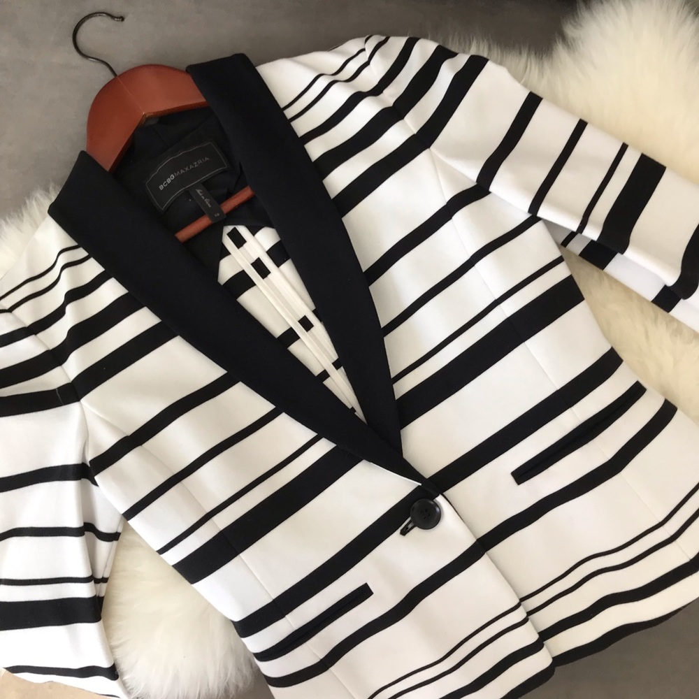 Brand new BCBGMaxazria suite top